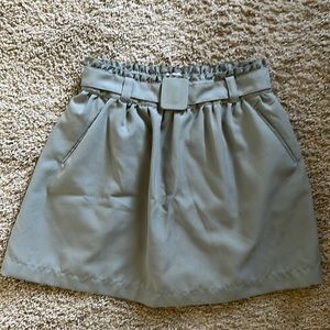 Women’s medium gray skirt